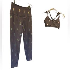 NWT Beyond Yoga set pineapple print BLACK Size:XS